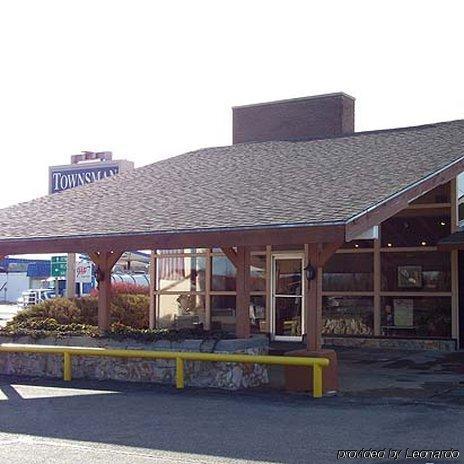 Townsman Inn Larned Bagian luar foto