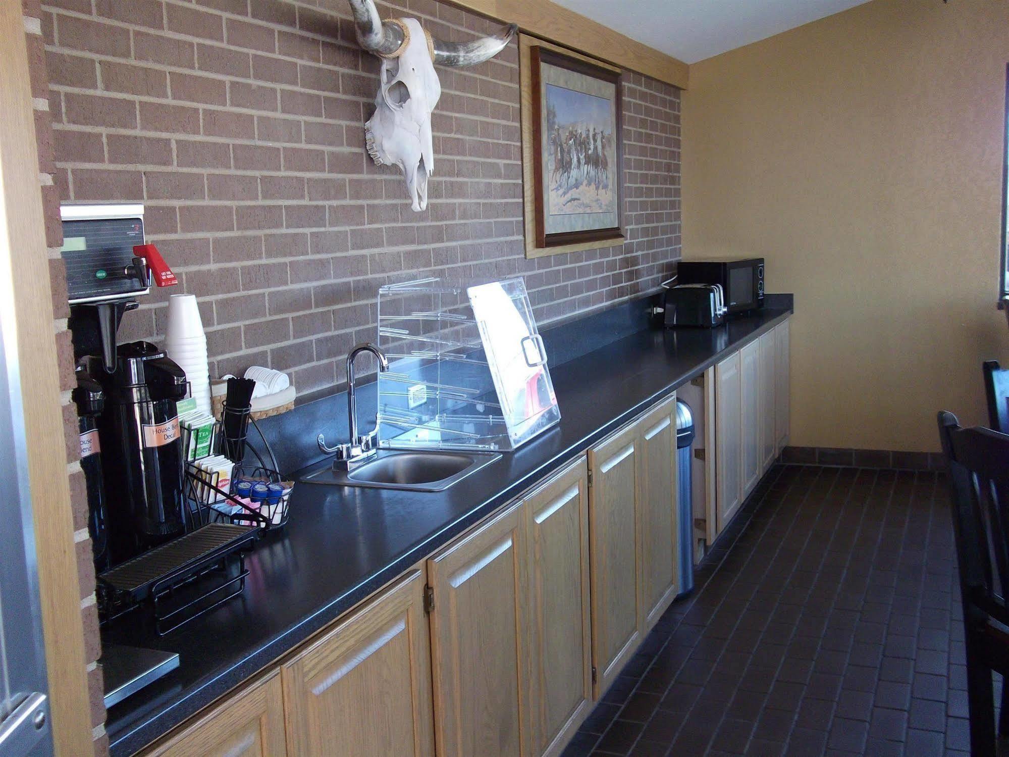 Townsman Inn Larned Bagian luar foto